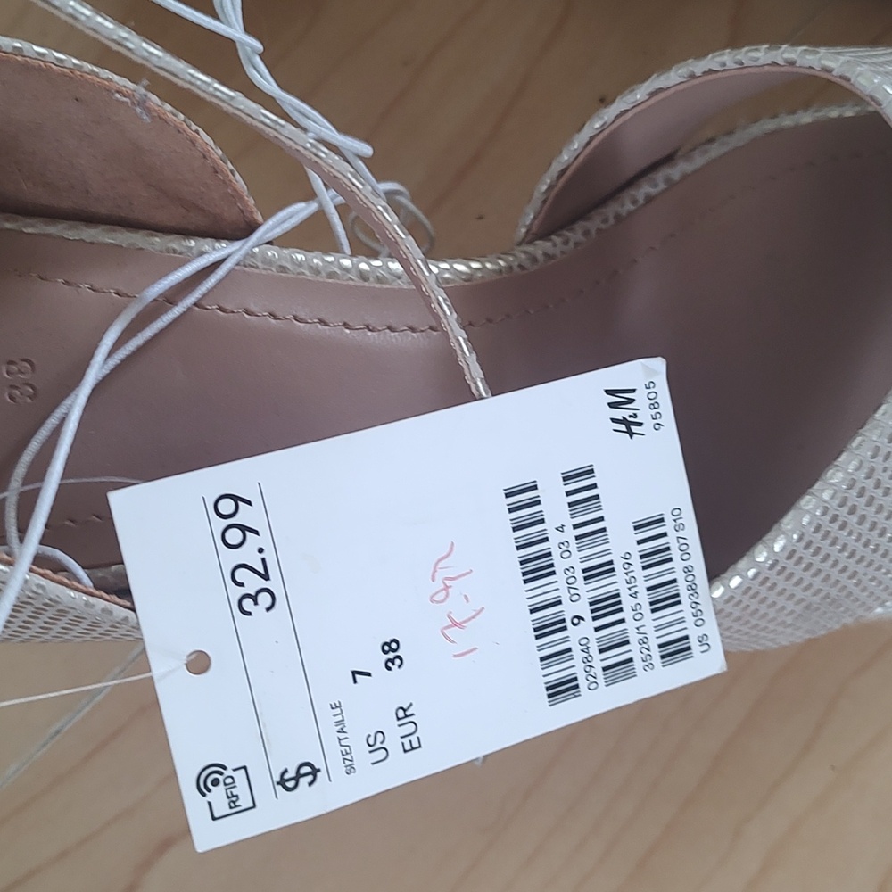 Sandals - Picture 3 of 3